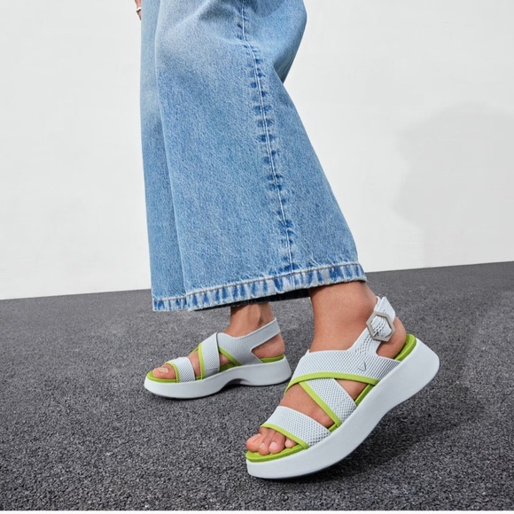 Vivaia Shoes - Vivaia Kara AdaptAll™ Sport Sandals (Kathy) size 39.5 / 8.5 US NWOB